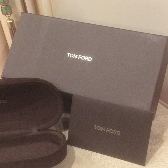 Tom Ford eyeglasses car and box - Picture 4 of 4